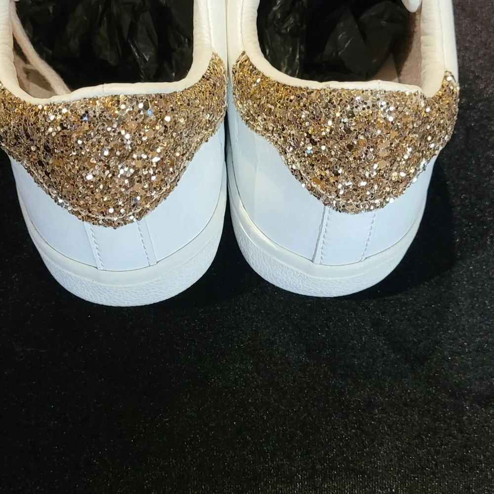 Shoes - Picture 4 of 6
